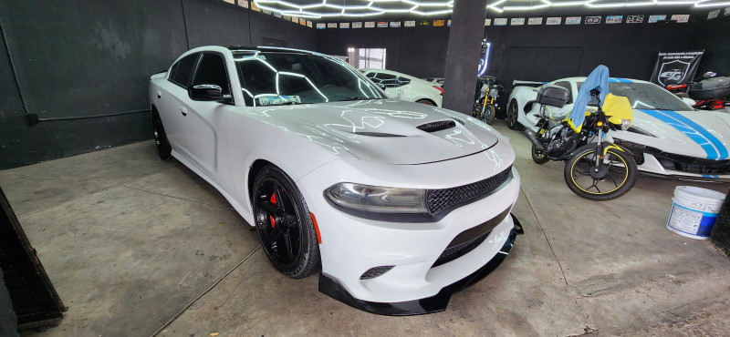 Dodge Charger Hellcat Supercargado