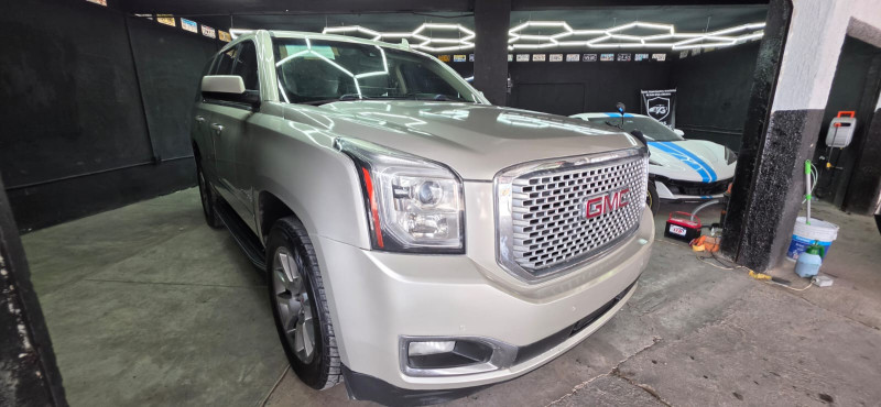 GMC Yukon Denali