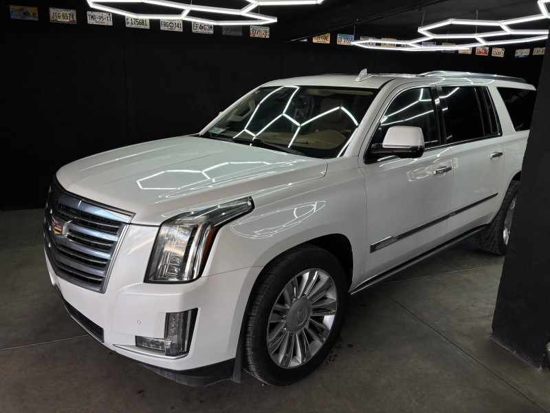 Cadillac Escalade Platinum Larga