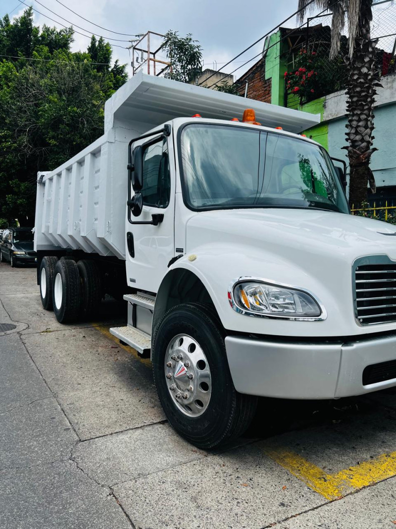 Freightliner M2