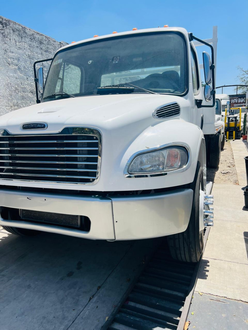 Freightliner M2